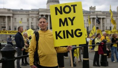 İngiltere’de monarşi karşıtlarınca ilk kez ‘Cumhuriyet Günü’ kutlandı